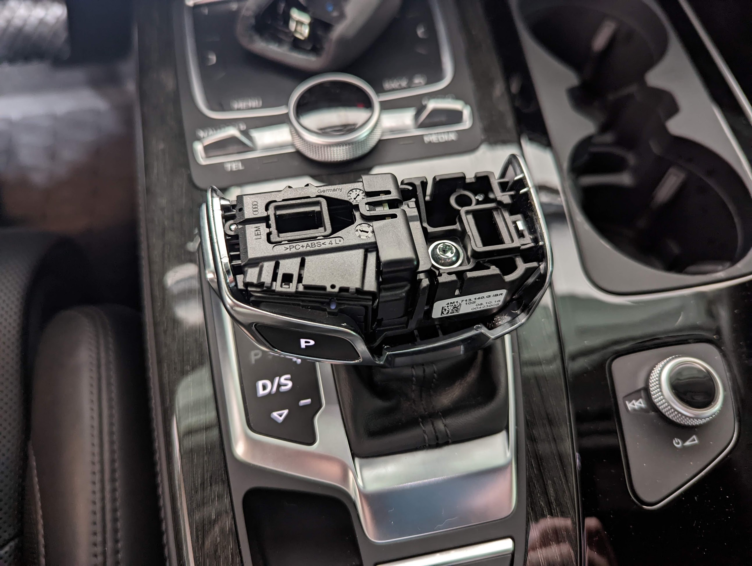 PASPRT Auto Center Konsole Armlehne Box Matte für Audi Q7 4M SUV