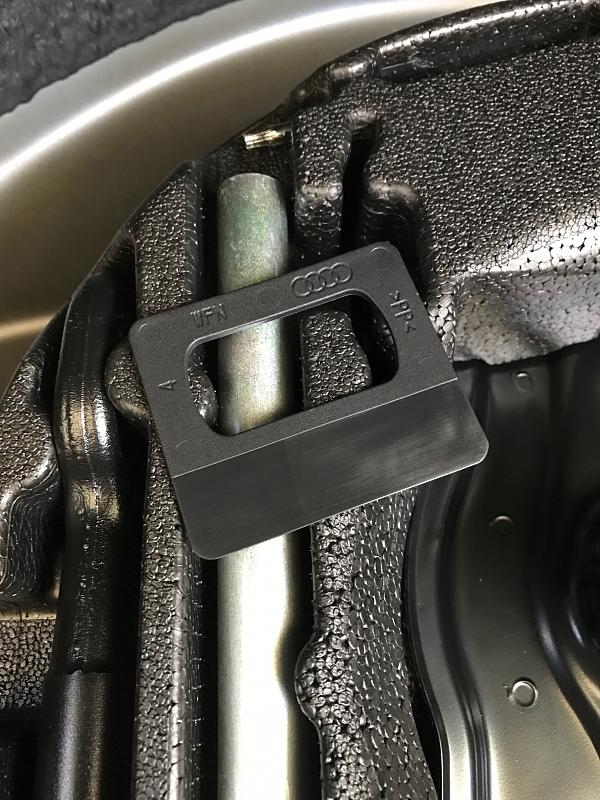 Question for those with factory wheel locks-img_0158.jpg