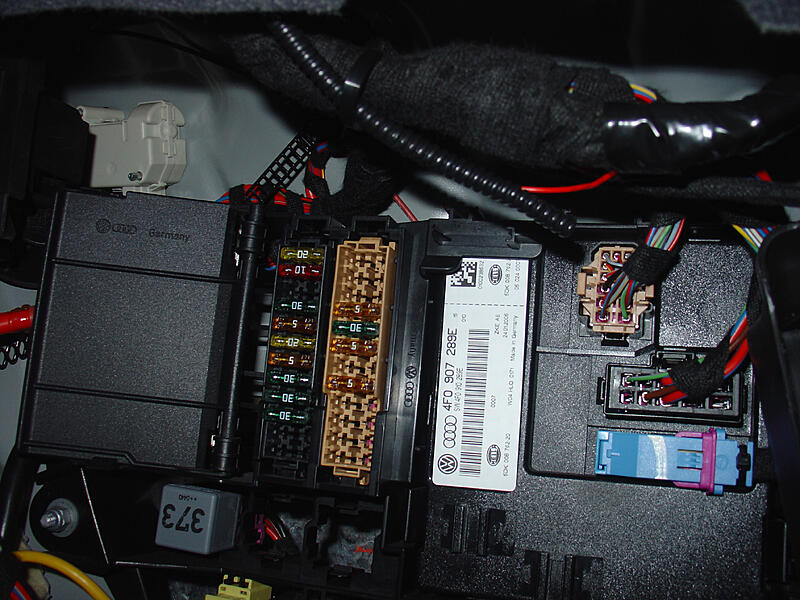 Photo of rear fusebox with fuses in-ydhanfl.jpg