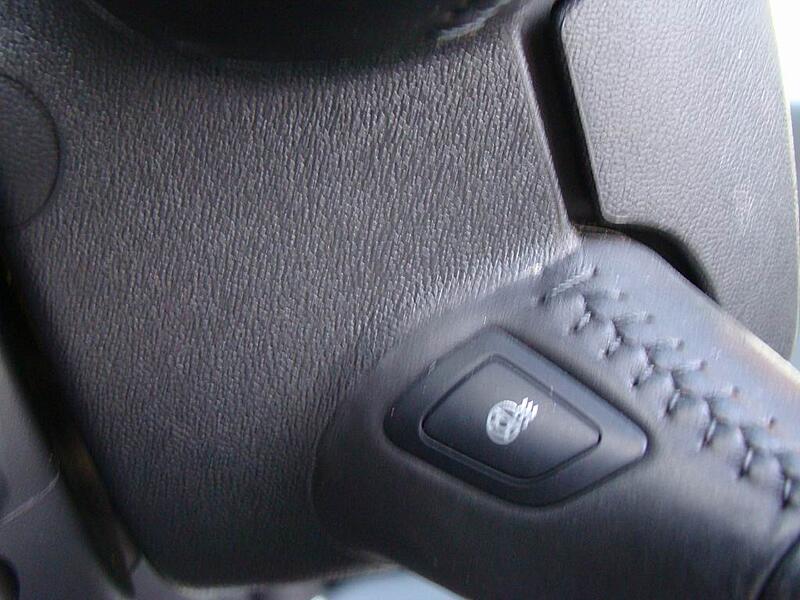 Heated steering wheel-0mpvf.jpg