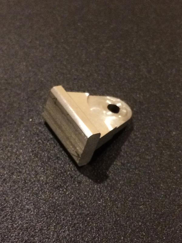 A8 Rear Power Sun Shade Clips Broken-img_1034.jpg