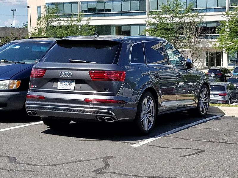 Saw the 2017 RS3 again along with a 2018 SQ7 TDI-20170628_105257_resized_1.jpg