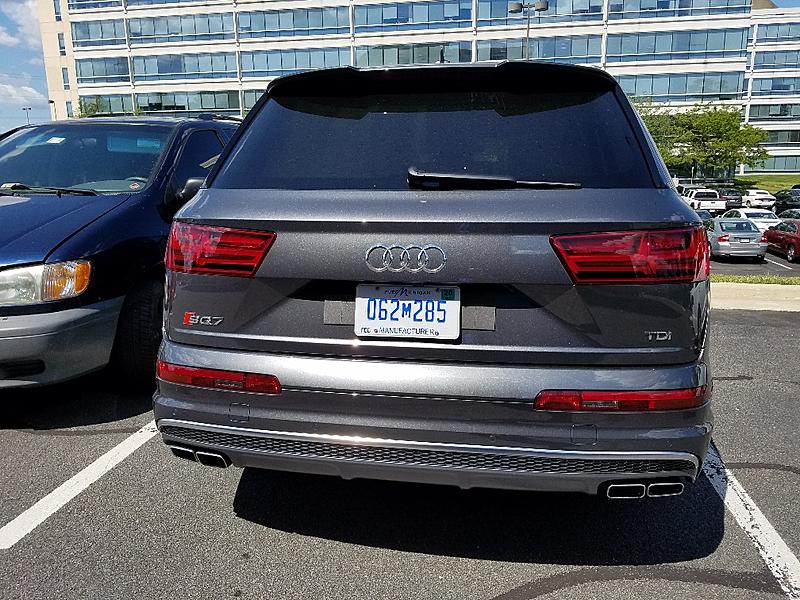 Saw the 2017 RS3 again along with a 2018 SQ7 TDI-20170628_105312_resized_1.jpg