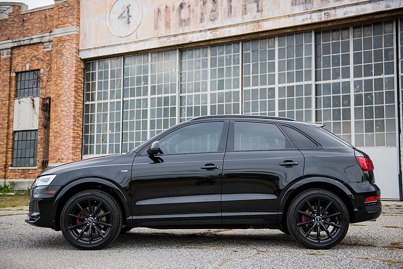 Photoshoot: Wife's new 2018 Blacked out Q3 with Sport Plus Package!-hhcgfrn.jpg