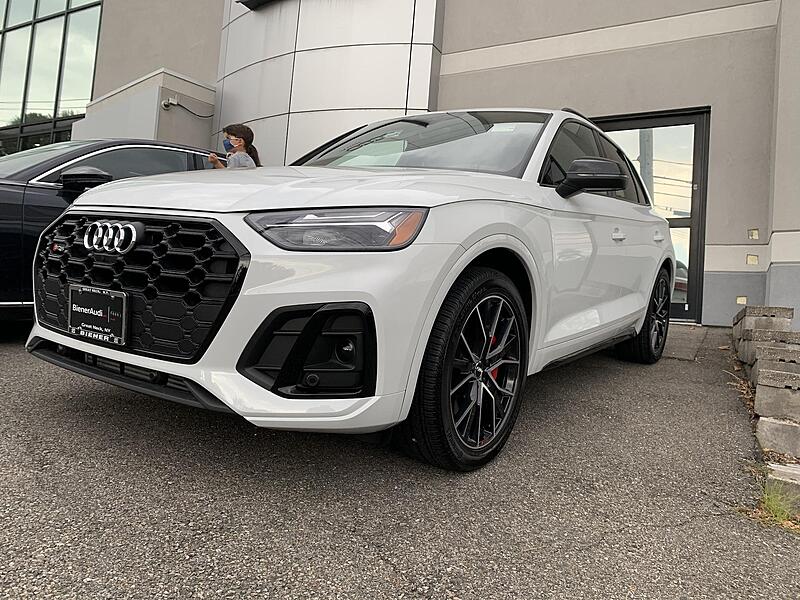 2021 Facelifted SQ5 with Black Optics at local dealership! Pics included!-mkcp0ln.jpg