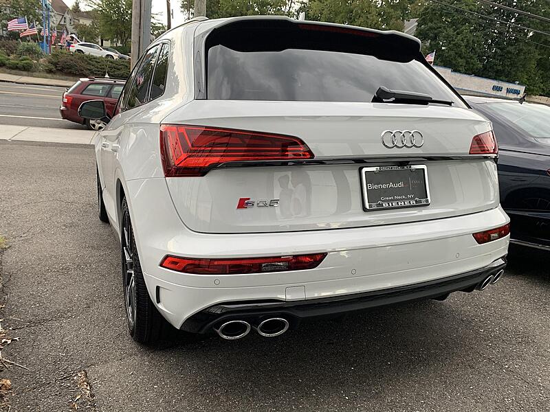 2021 Facelifted SQ5 with Black Optics at local dealership! Pics included!-2z0orhf.jpg