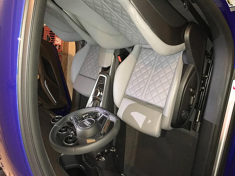 TT interior seat - black vs rock grey?-img_0642.jpg