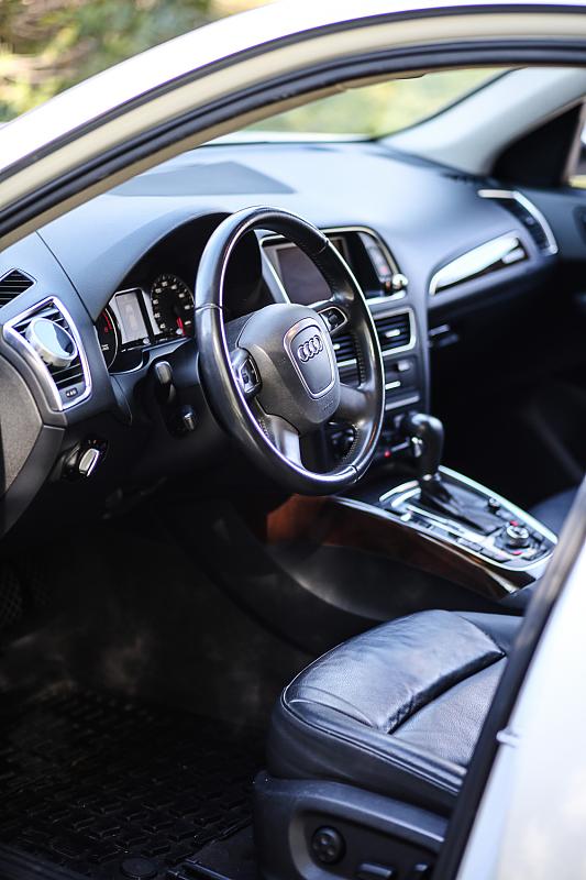 FS in CA:  2011 Audi Q5 - HRE Wheels/RS5 Brakes/APR/AWE/Bilstein/DEFI-16-audi-q5-2011-white-sale-interior-inside-3.jpg