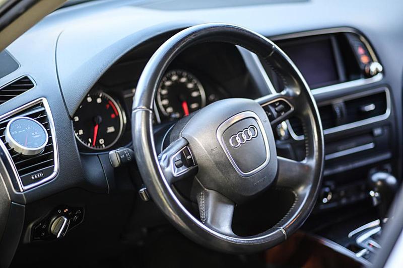 CA.~2011 Audi Q5 (Premium Plus) - HRE Wheels/RS5 Brakes/APR/AWE/Bilstein/DEFI-7-audi-q5-2011-white-sale-interior-inside-4.jpg