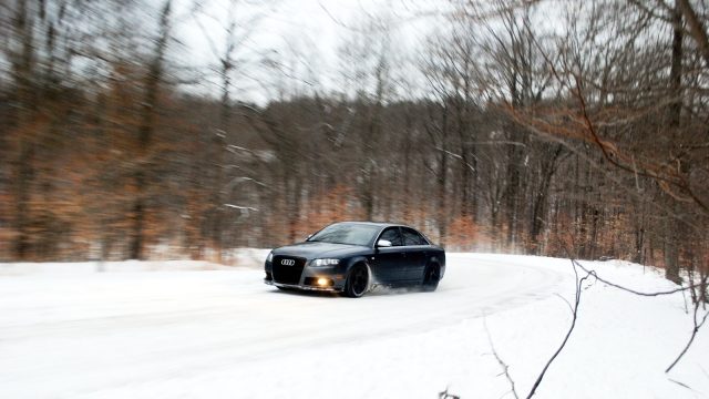 10 Things to Keep in the Trunk for Extreme Winter Driving