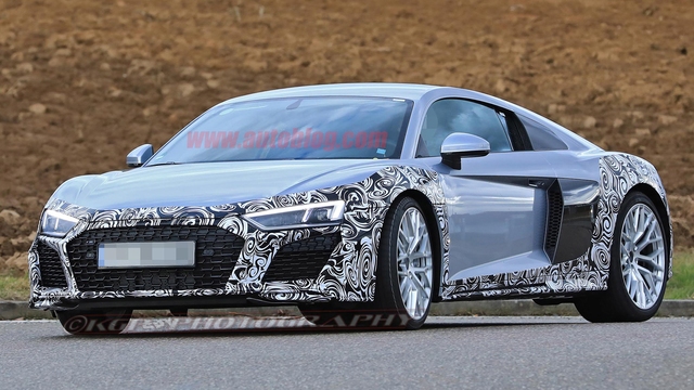 Slideshow: Audi R8 Captured with a Facelift