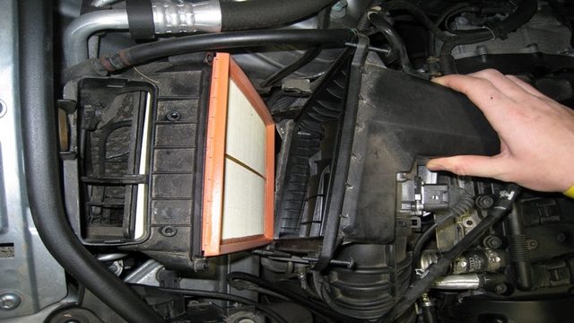 Audi A4 B7: How to Replace Air Filter