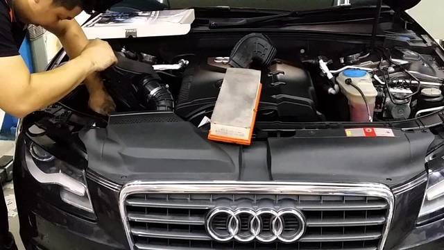 Audi A4 B8: How to Replace Air Filter