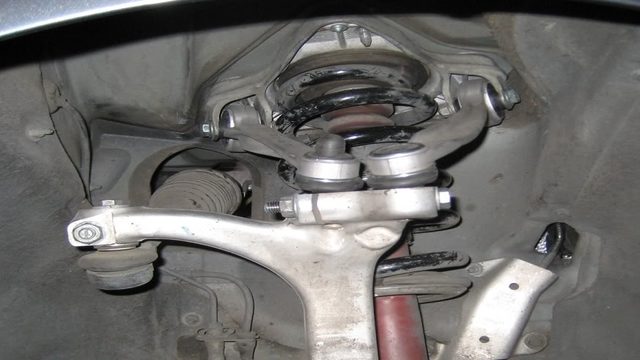 Audi A4 B7: How to Replace Ball Joints/Control Arms