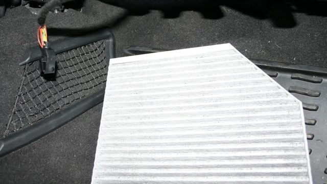 Audi Q5/Q7, A3, and A4 B8: How to Replace Cabin Air Filter