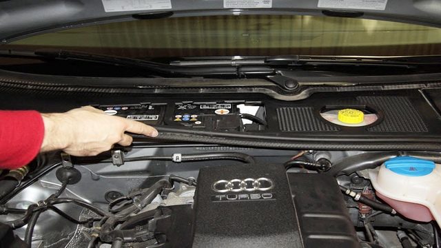 Audi A4 B7: How to Install Rain Tray and Battery Cover