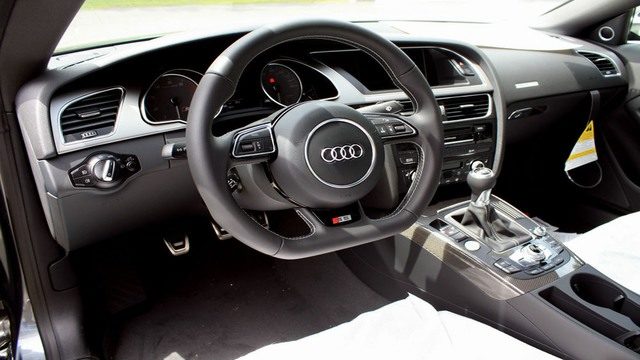 Audi A4 B8: Why Does My Steering Wheel Shudder at Low Speeds?