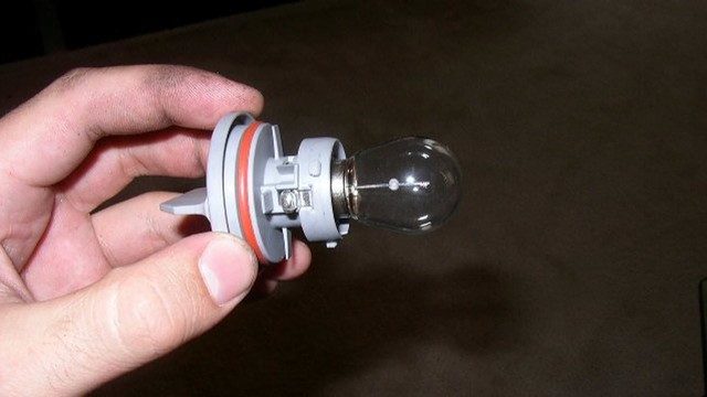 Audi A4 B8: How to Replace Headlight Bulbs