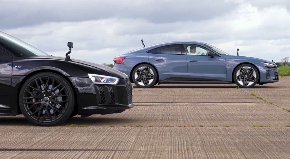 Audi R8 vs Audi RS e-tron GT